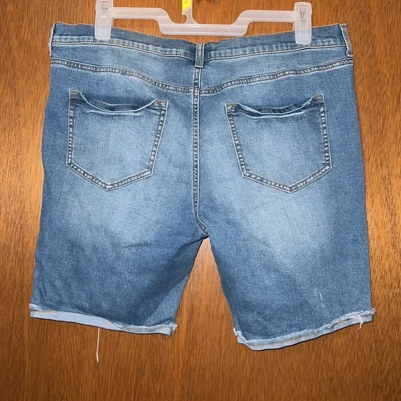 MUDD distressed shorts - Picture 2 of 4